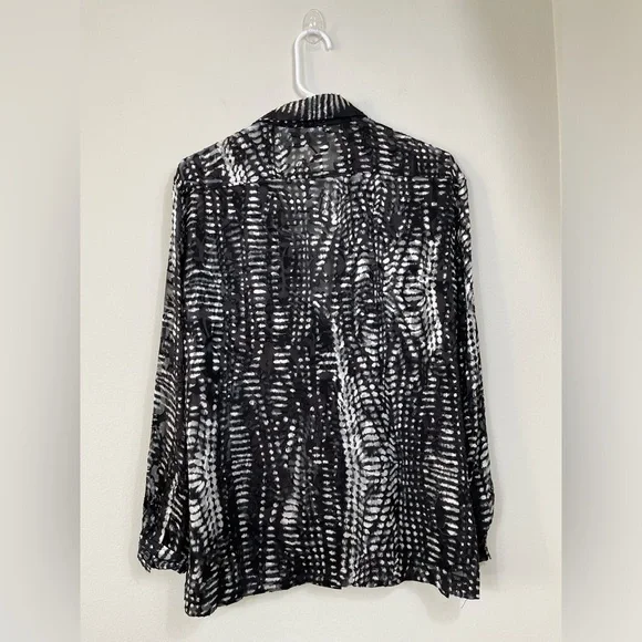 Chico's Black White Silk Lightweight Burnout Art-to-Wear Shirt Тор Button Down 1 - Picture 9 of 11
